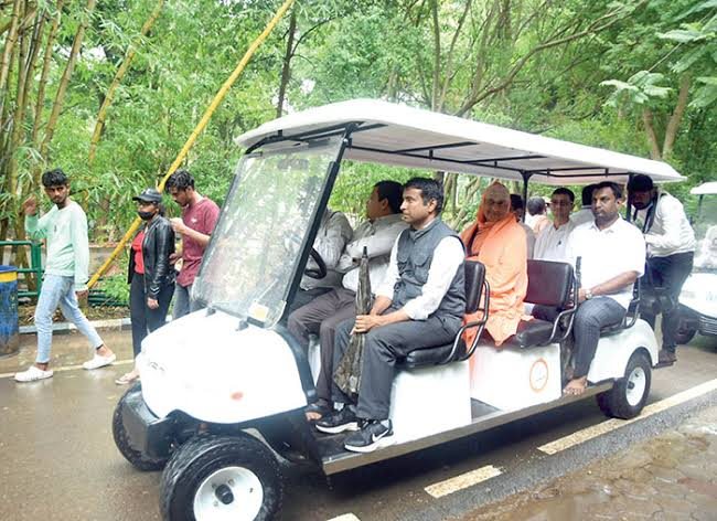 Buggy service for visitors with reduced mobility
